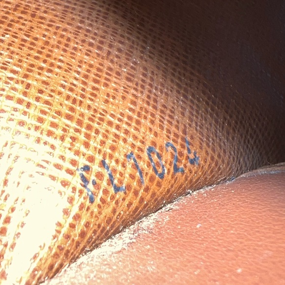 Louis Vuitton Multicles folded key holder - Picture 2 of 8